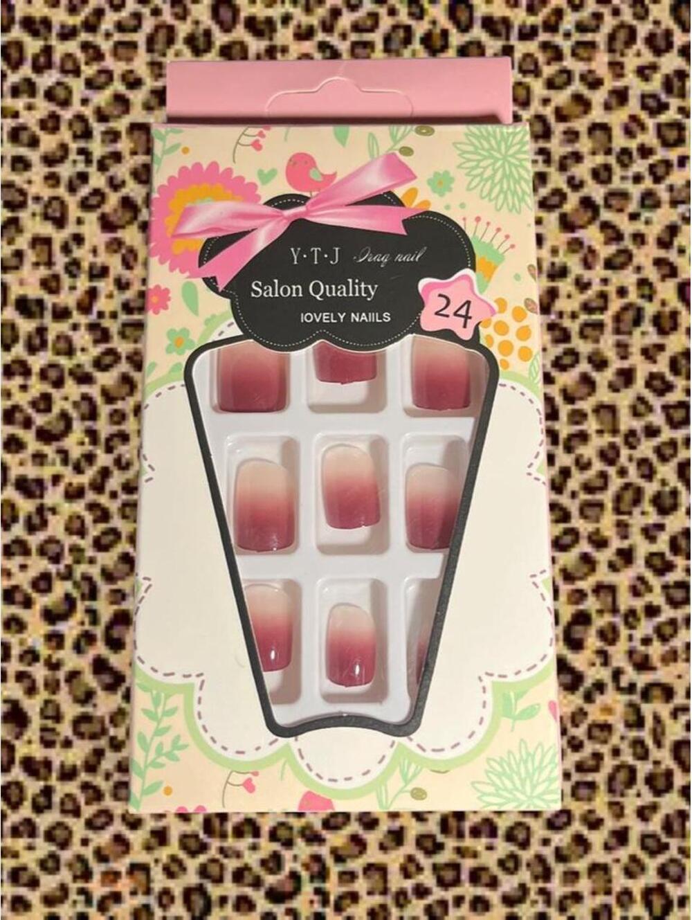 Light pink to dark pink ombré short square press on nails